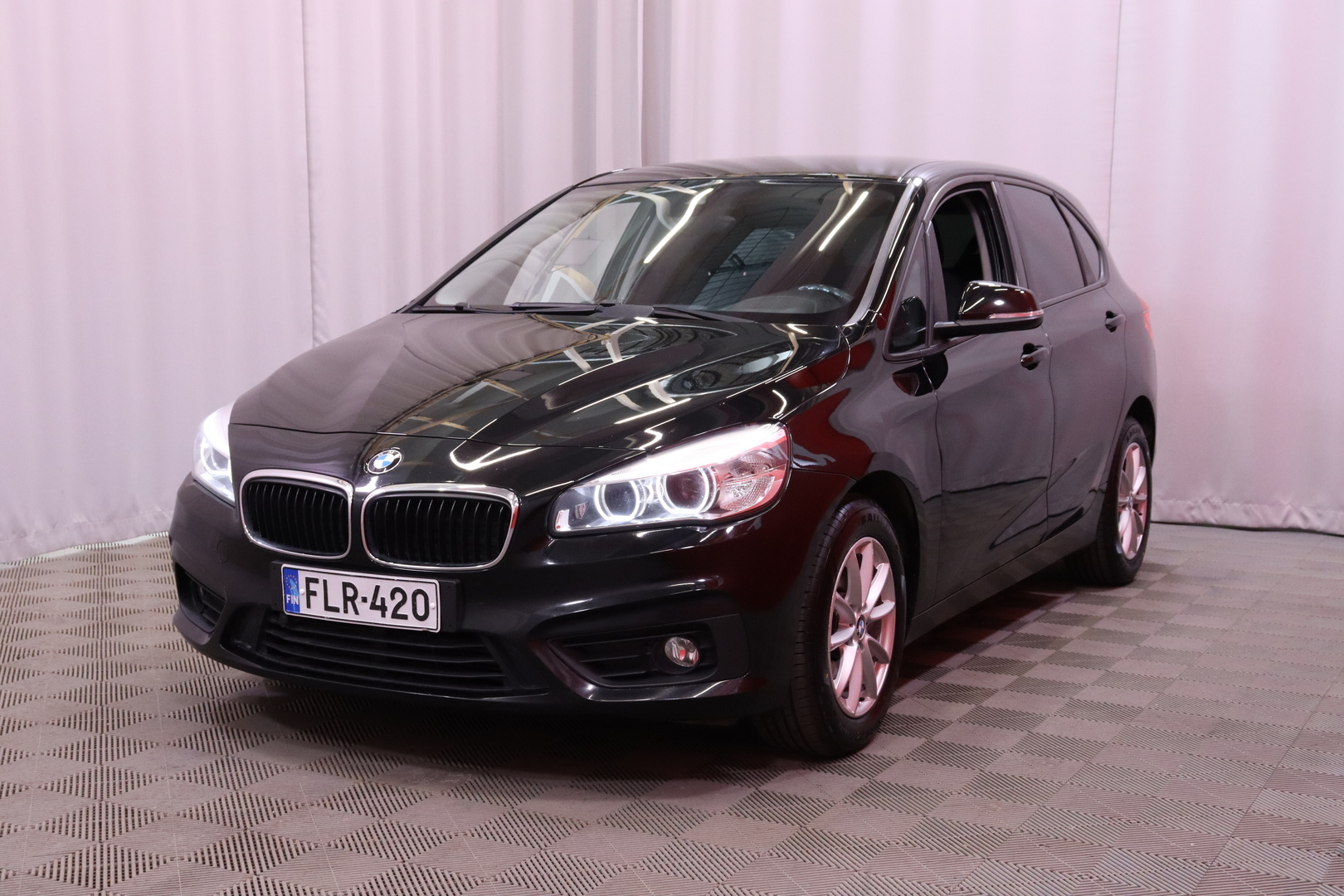 BMW - 218 - F45 Active Tourer 218i Business // Suomi-Auto / Vakkari / LED ajovalot / IsoFix // - Tila-auto
