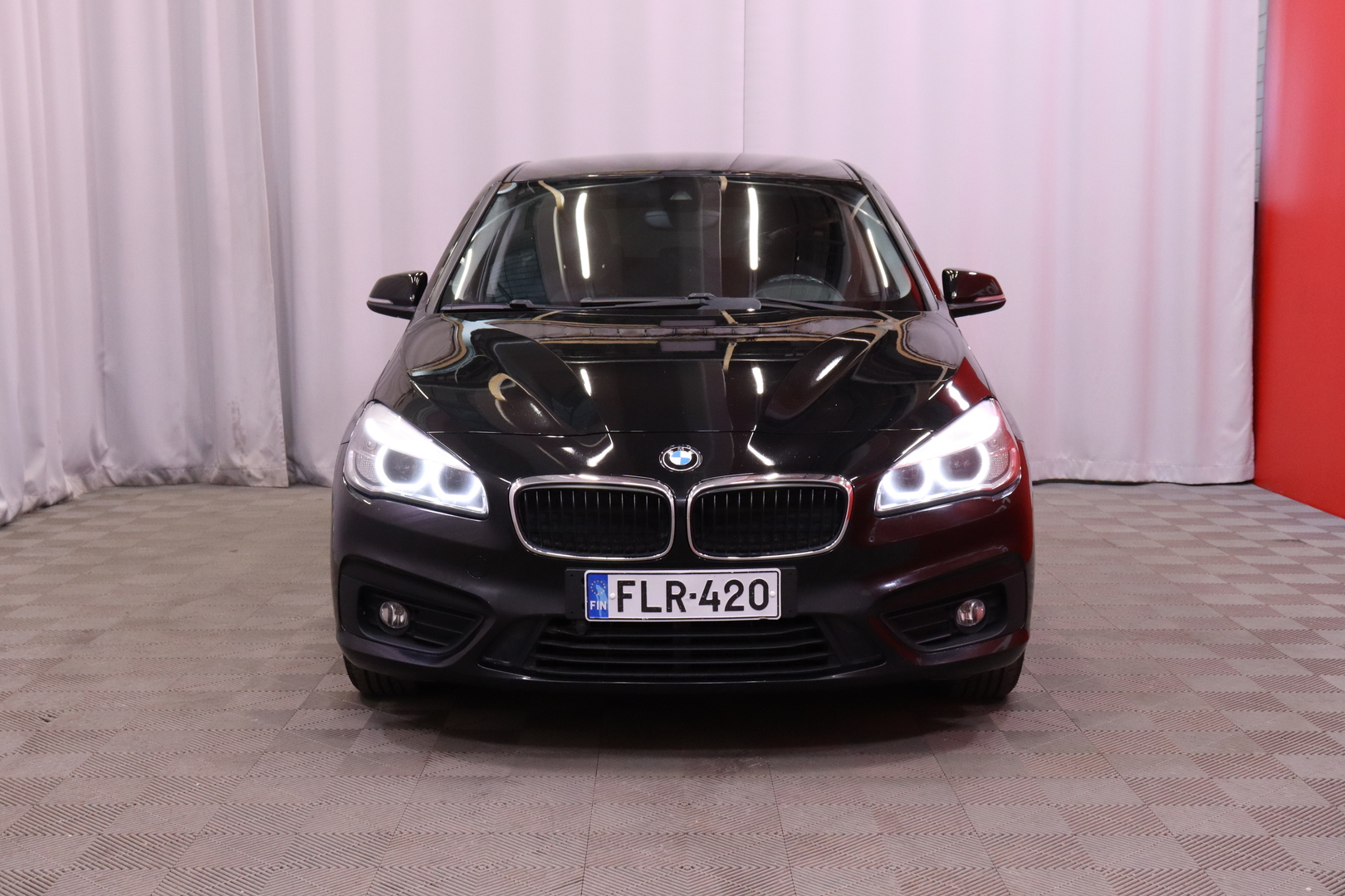 BMW - 218 - F45 Active Tourer 218i Business // Suomi-Auto / Vakkari / LED ajovalot / IsoFix // - Tila-auto