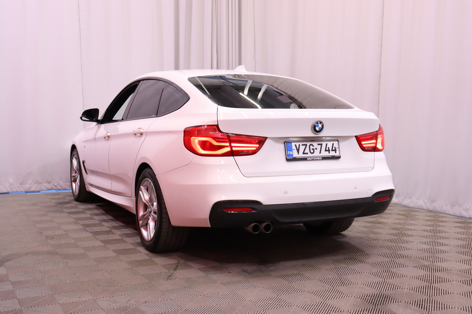 BMW - 320 Gran Turismo - F34 xDrive Business Exclusive Edition M Sport // Suomi-auto / Webasto / Nahat / LED / Sporttipenkit / Tutkat // - Sedan