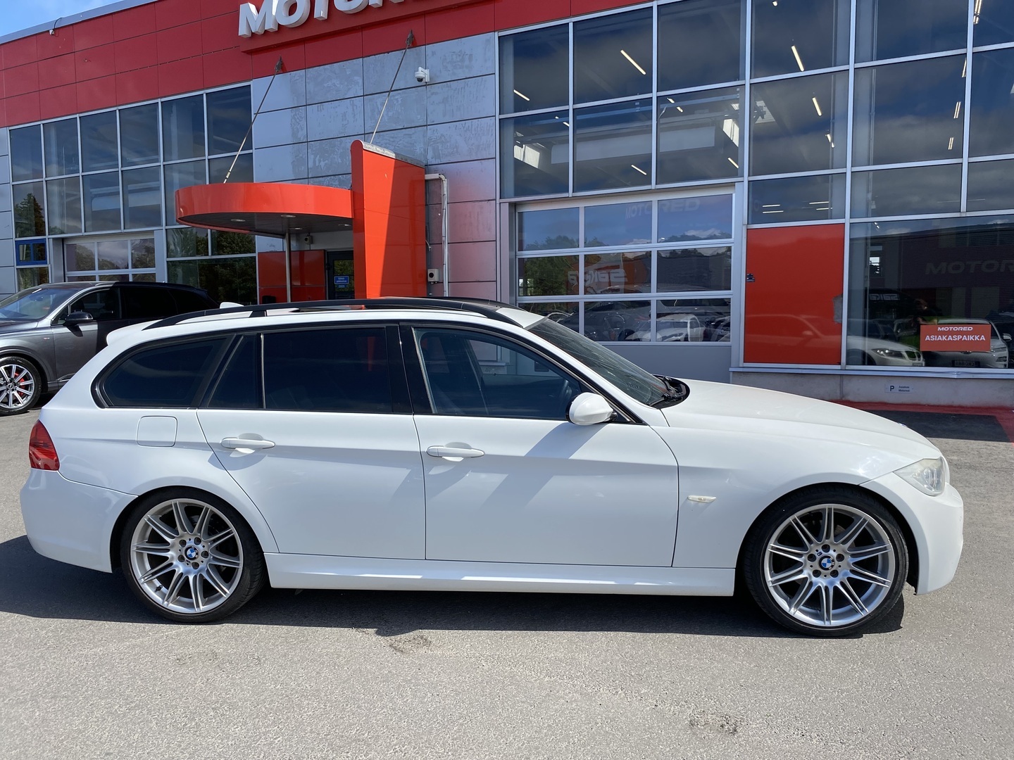 BMW - 320 - E91 Touring Business / M-Sport / Lasikatto / Nahat / Keskinäyttö / - Farmari