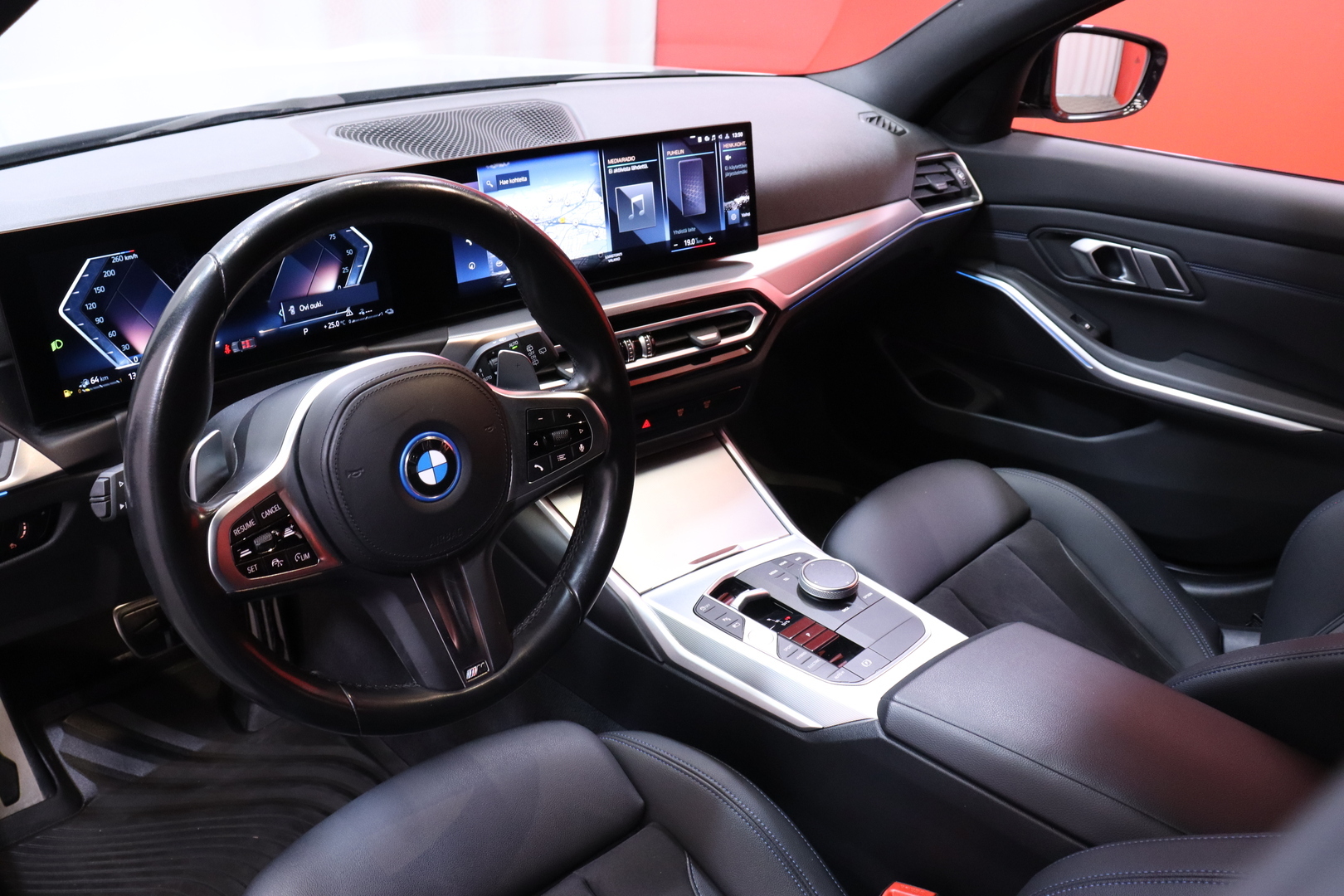 BMW - 330 - G21 LCI Touring 330e xDrive Business M Sport // ACC / Vetokoukku /  Ambient / Lisälämmitin / Kamera // - Farmari