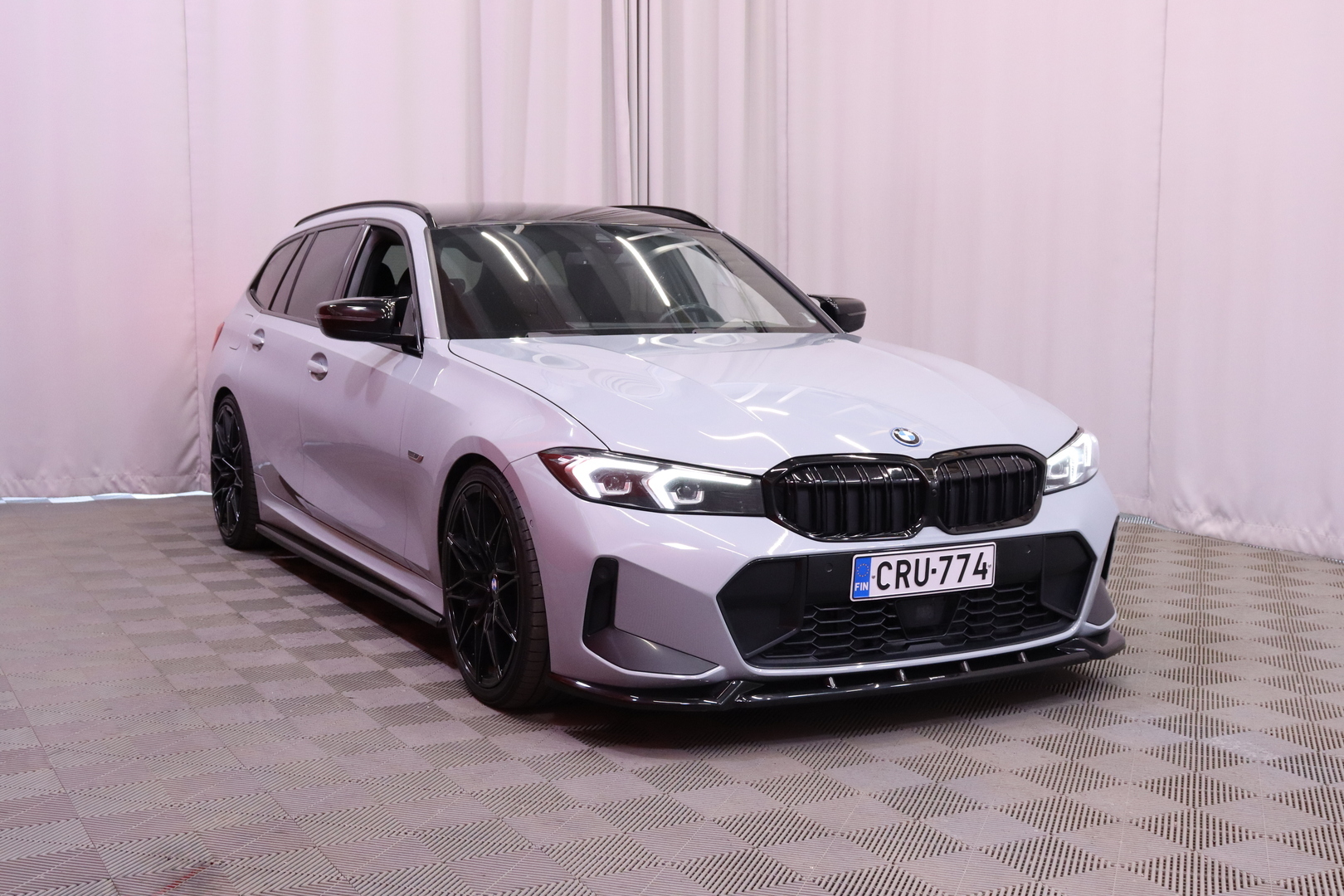 BMW - 330 - G21 LCI Touring 330e xDrive Business M Sport // ACC / Vetokoukku /  Ambient / Lisälämmitin / Kamera // - Farmari