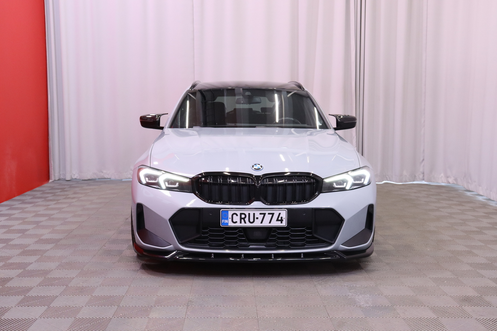BMW - 330 - G21 LCI Touring 330e xDrive Business M Sport // ACC / Vetokoukku /  Ambient / Lisälämmitin / Kamera // - Farmari