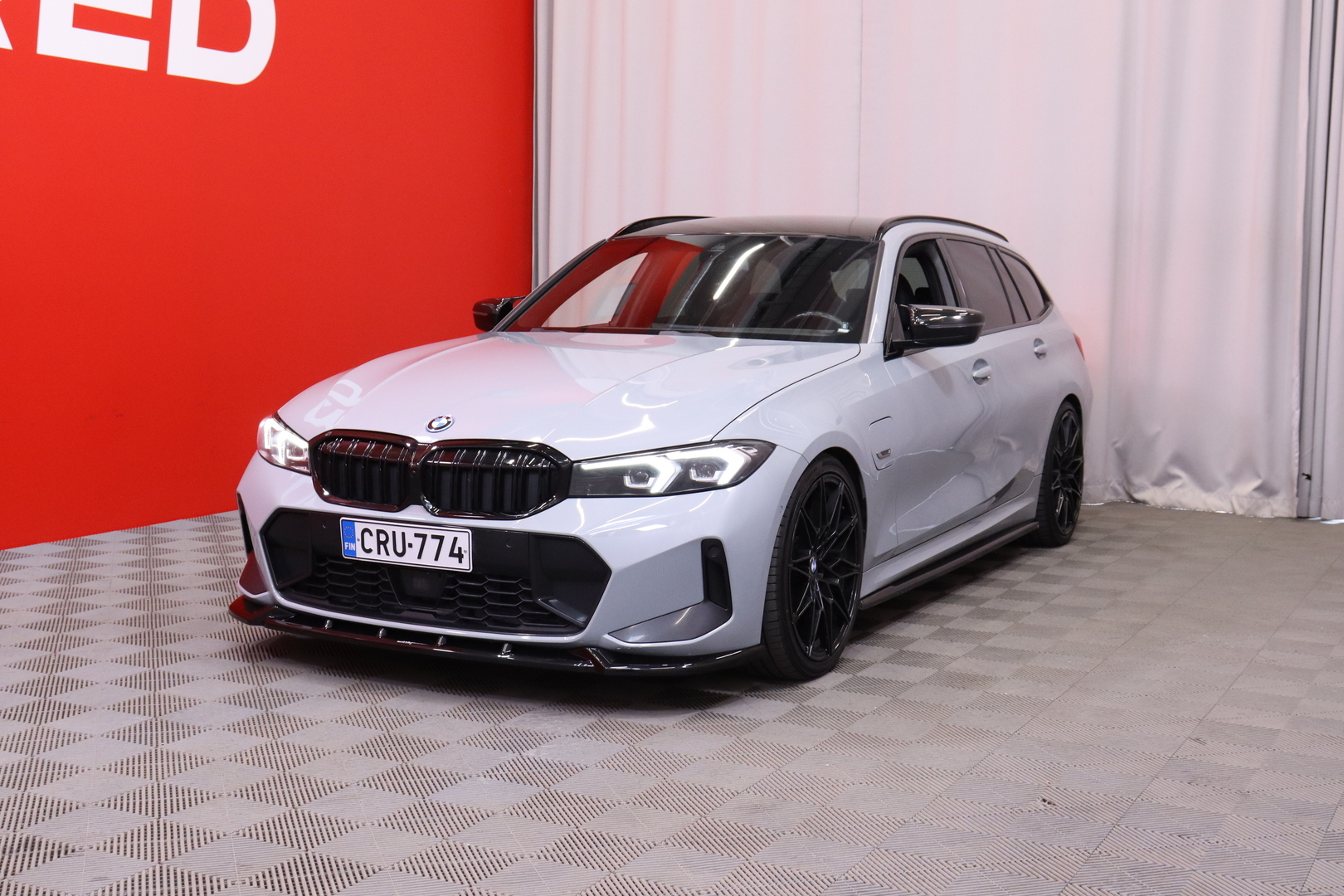 BMW - 330 - G21 LCI Touring 330e xDrive Business M Sport // ACC / Vetokoukku /  Ambient / Lisälämmitin / Kamera // - Farmari