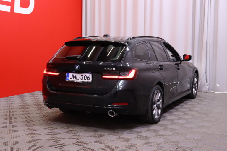BMW 330
