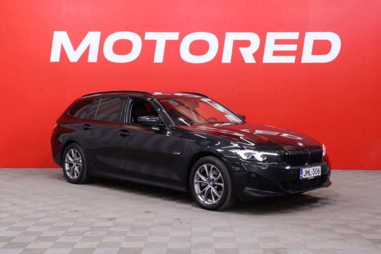 BMW - 330 - G21 LCI Touring 330e xDrive A Charged Edition // Suomi-auto / ACC / Sporttinahat / Vetokoukku / HiFi / Keyless // - Farmari