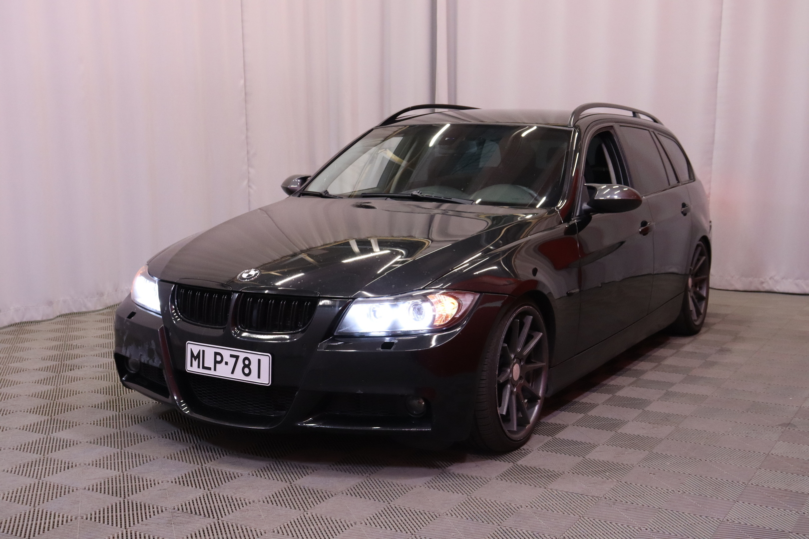 BMW - 330 - 330d Farmari (AC) 4ov 2993cm3 A - Farmari