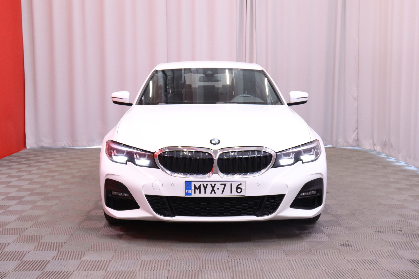 BMW - 330 - G20 Sedan 330e A Charged Edition M Sport // Vakionopeudensäädin / Vetokoukku / AppleCarPlay / Sporttipenkit / Navi // - Sedan