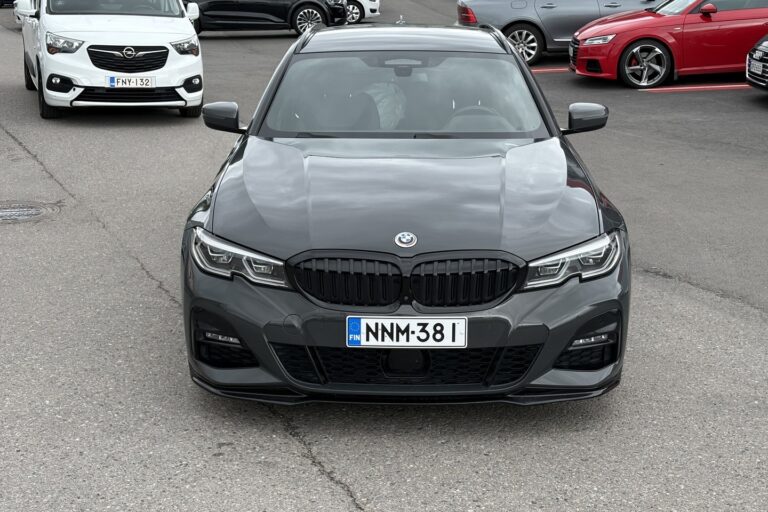 BMW 330