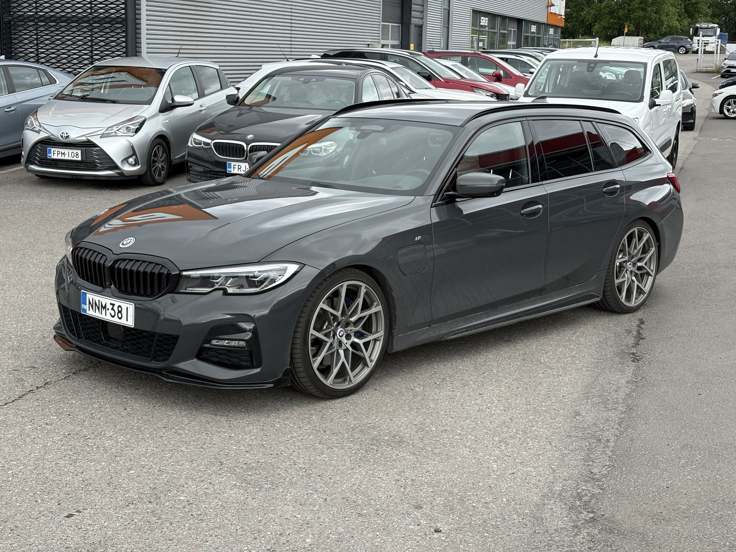 BMW - 330 - G21 Touring 330e xDrive A Charged Edition M Sport // Laser / HUD / ACC / Harman / Dravit Gray // - Farmari
