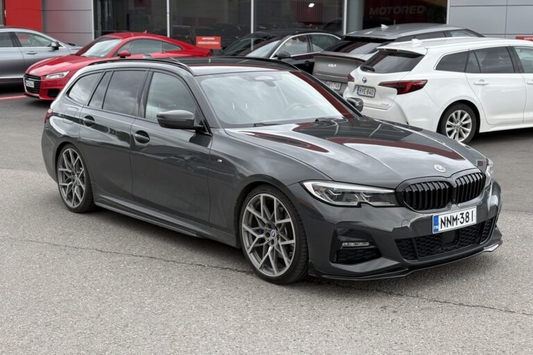 BMW - 330 - G21 Touring 330e xDrive A Charged Edition M Sport // Laser / HUD / ACC / Harman / Dravit Gray // - Farmari