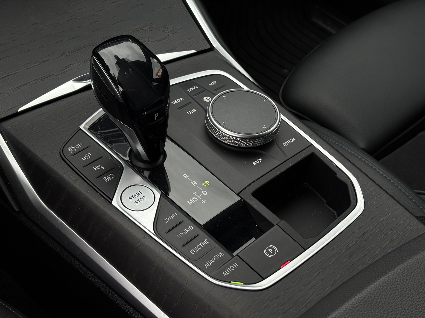BMW - 330 - G21 Touring 330e xDrive A Charged Edition M Sport // Laser / HUD / ACC / Harman / Dravit Gray // - Farmari