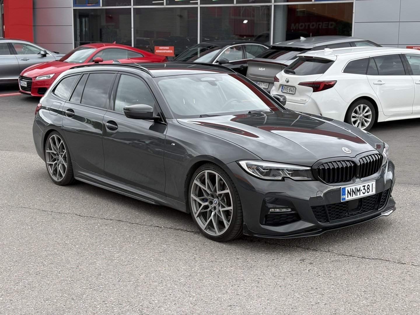 BMW - 330 - G21 Touring 330e xDrive A Charged Edition M Sport // Laser / HUD / ACC / Harman / Dravit Gray // - Farmari