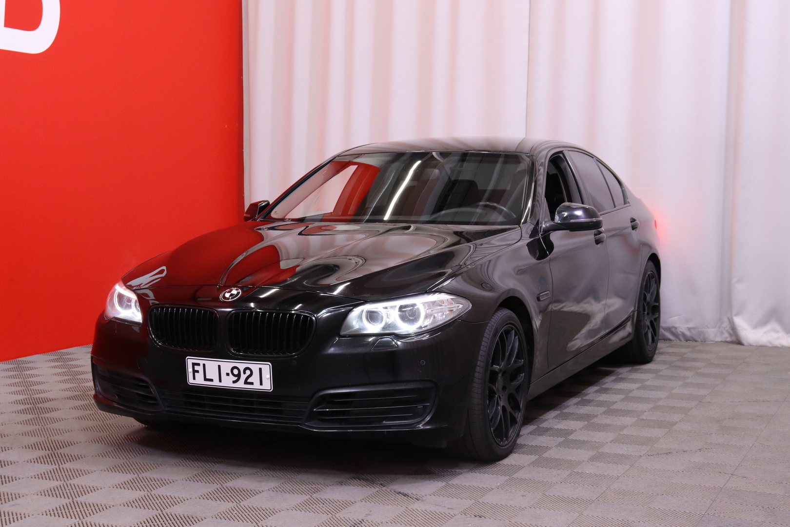 BMW - 518 - F10 Sedan 518d TwinPower Turbo A Business Automatic // Ratinlämmitin / Vakkari / Bluetooth / Autom. ilmastointi // - Sedan
