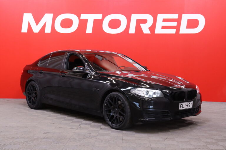 BMW - 518 - F10 Sedan 518d TwinPower Turbo A Business Automatic // Ratinlämmitin / Vakkari / Bluetooth / Autom. ilmastointi // - Sedan