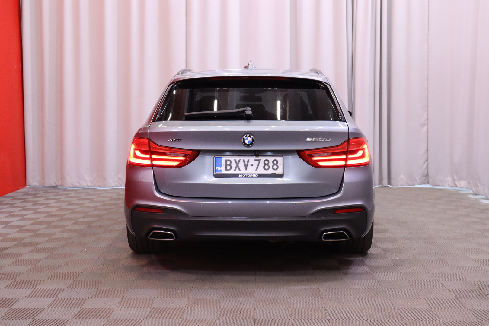 BMW - 520 - G31 Touring 520d A xDrive Business M Sport Suomi-auto / Webasto / ACC / Koukku / Merkkihuollettu / Prof. Navi / LED - Farmari