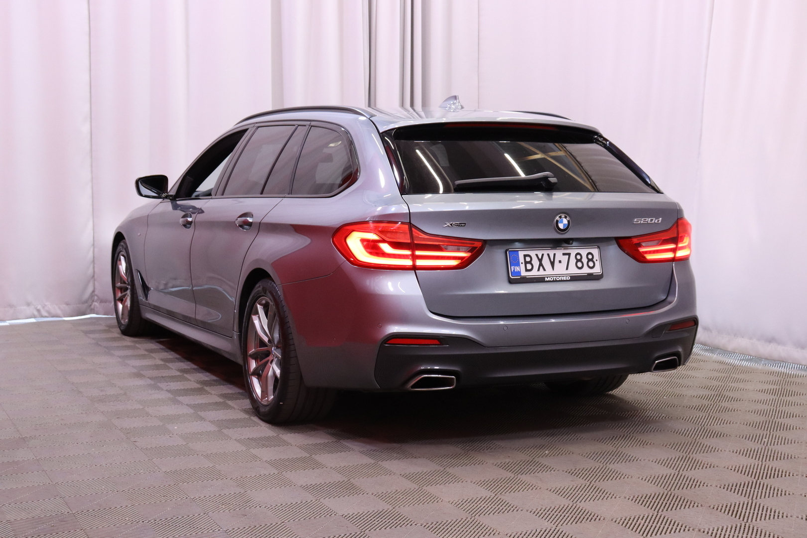 BMW - 520 - G31 Touring 520d A xDrive Business M Sport Suomi-auto / Webasto / ACC / Koukku / Merkkihuollettu / Prof. Navi / LED - Farmari
