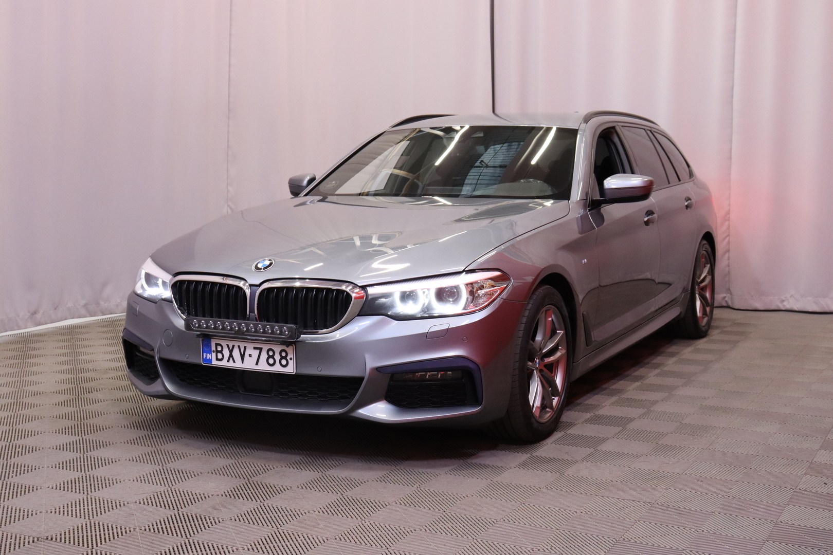 BMW - 520 - G31 Touring 520d A xDrive Business M Sport Suomi-auto / Webasto / ACC / Koukku / Merkkihuollettu / Prof. Navi / LED - Farmari
