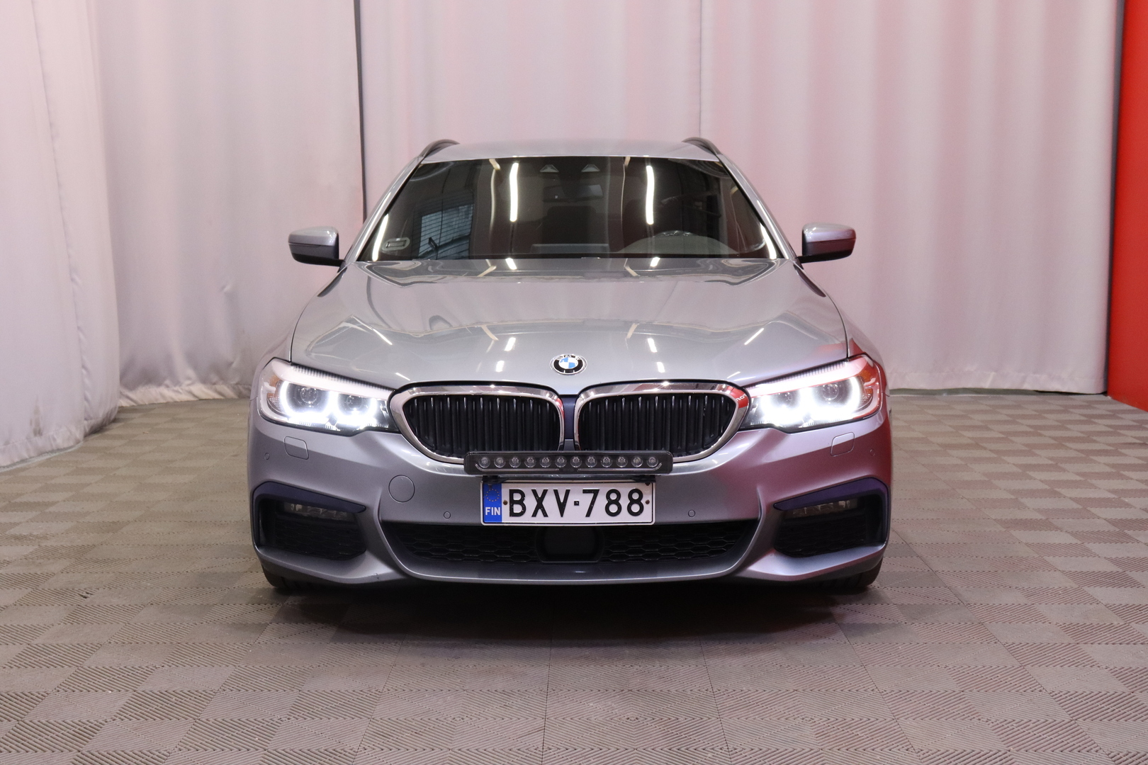 BMW - 520 - G31 Touring 520d A xDrive Business M Sport Suomi-auto / Webasto / ACC / Koukku / Merkkihuollettu / Prof. Navi / LED - Farmari