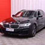 BMW - 530 - G31 Touring 530e xDrive A Charged Edition M Sport // M-sport / Nahat / Vetokoukku / ACC / Lisälämmitin / Kamera / HUD // - Farmari