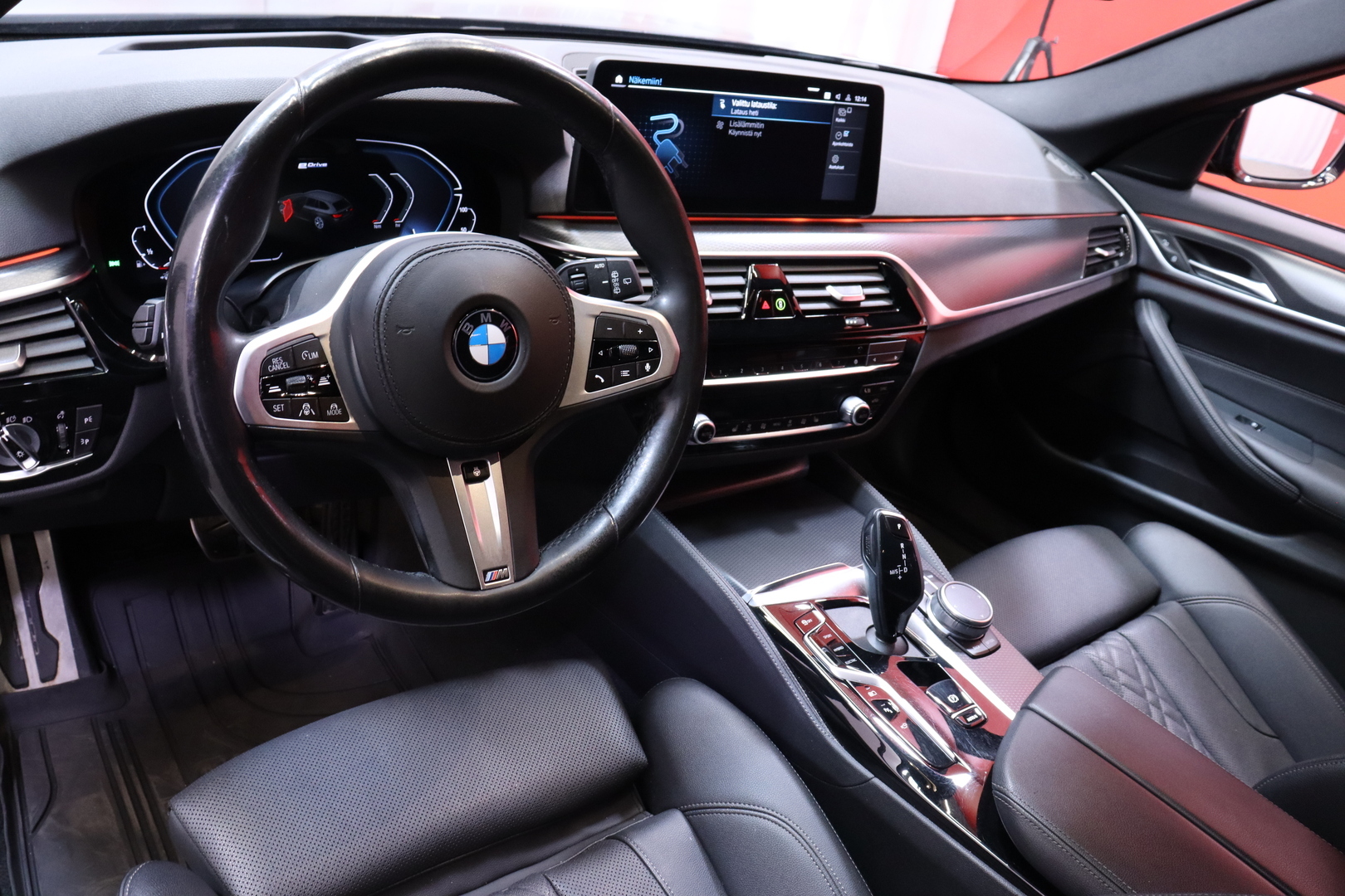 BMW - 530 - G31 Touring 530e xDrive A Charged Edition M Sport // M-sport / Nahat / Vetokoukku / ACC / Lisälämmitin / Kamera / HUD // - Farmari