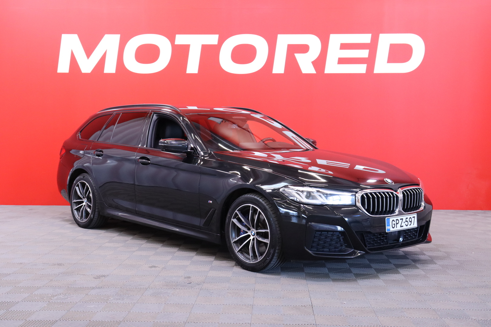 BMW - 530 - G31 Touring 530e xDrive A Charged Edition M Sport // M-sport / Nahat / Vetokoukku / ACC / Lisälämmitin / Kamera / HUD // - Farmari