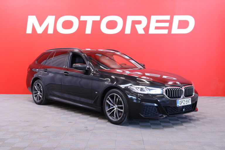 BMW - 530 - G31 Touring 530e xDrive A Charged Edition M Sport // M-sport / Nahat / Vetokoukku / ACC / Lisälämmitin / Kamera / HUD // - Farmari