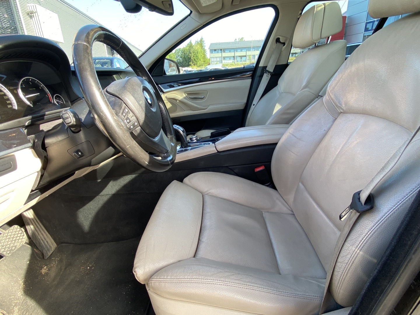 BMW - 530 - Sport A F11 Touring  // Panorama / ACC / HUD / Prof.navi / Nahkapenkit muistilla / Bluetooth // - Farmari