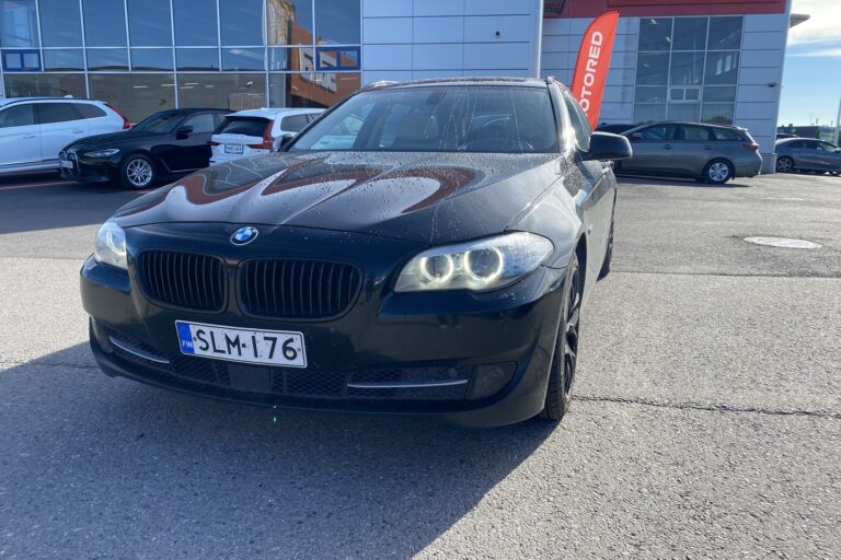 BMW - 530 - Sport A F11 Touring  // Panorama / ACC / HUD / Prof.navi / Nahkapenkit muistilla / Bluetooth // - Farmari