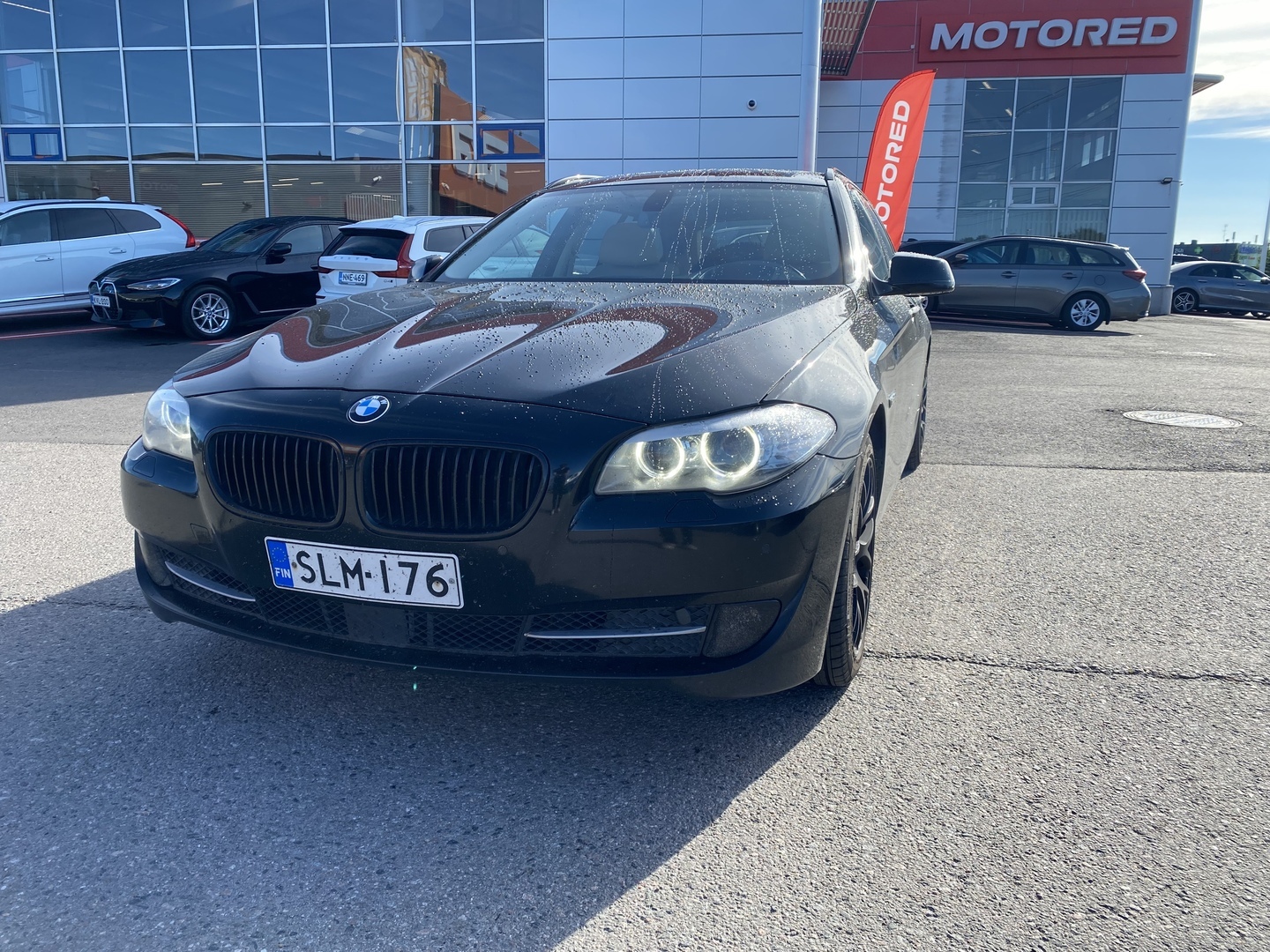 BMW - 530 - Sport A F11 Touring  // Panorama / ACC / HUD / Prof.navi / Nahkapenkit muistilla / Bluetooth // - Farmari