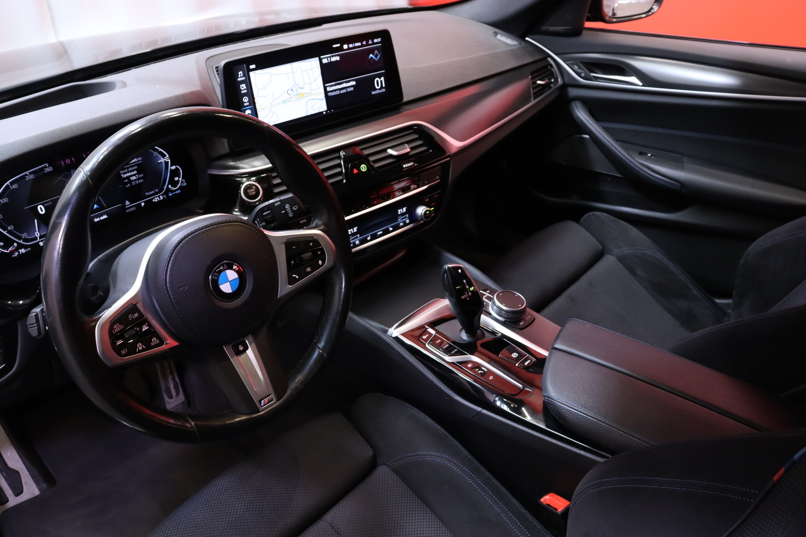BMW - 530 - G31 Touring 530e xDrive A M Sport // Laser / ACC / H/K / Läm.ratti / HUD / Koukku / 360 // - Farmari