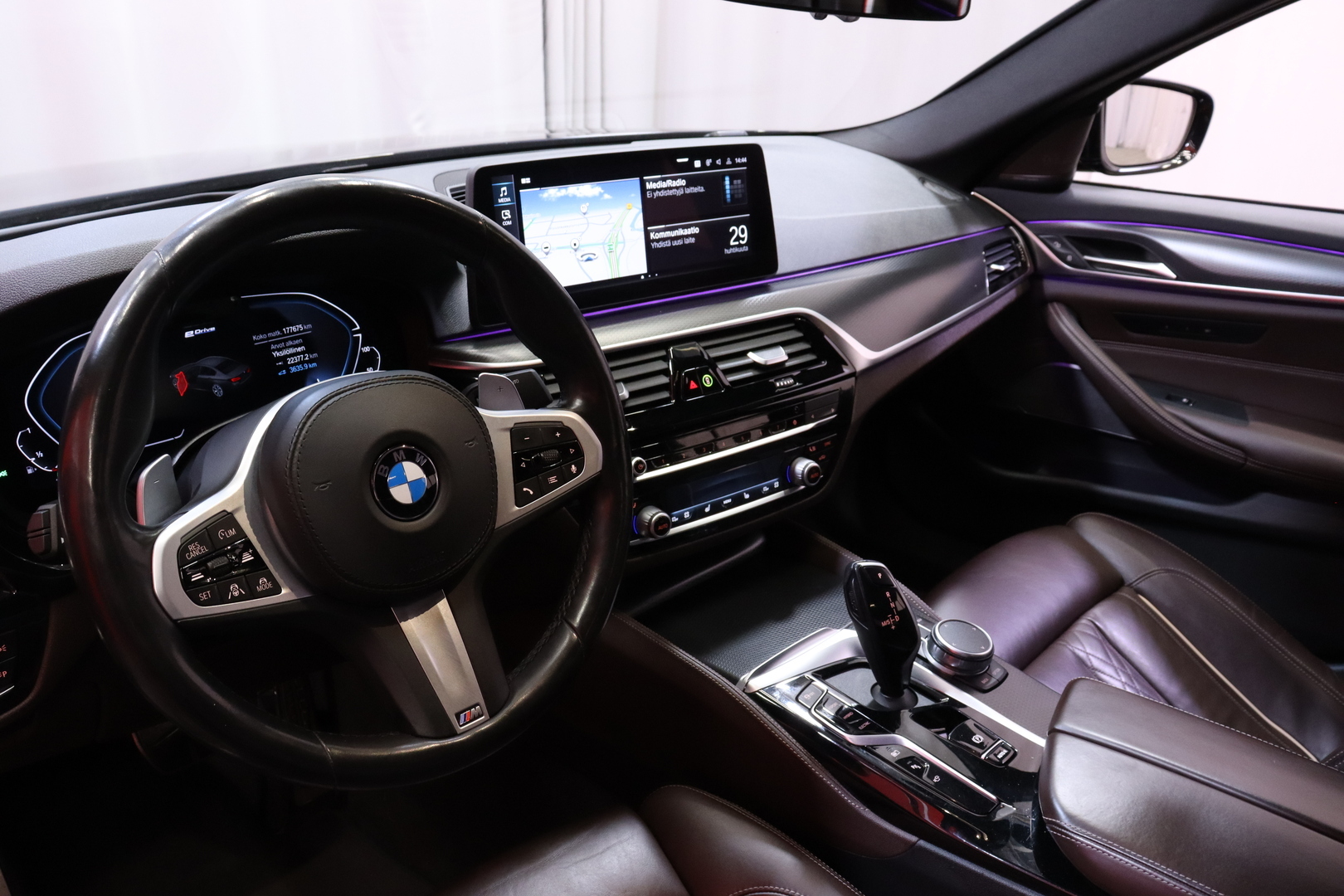 BMW - 545 - 545e xDrive Sedan // M-Sport / ACC / HUD / 360 / Nelipyöräohjaus / Soft Close / H&K / Laser ajovalot // - Sedan