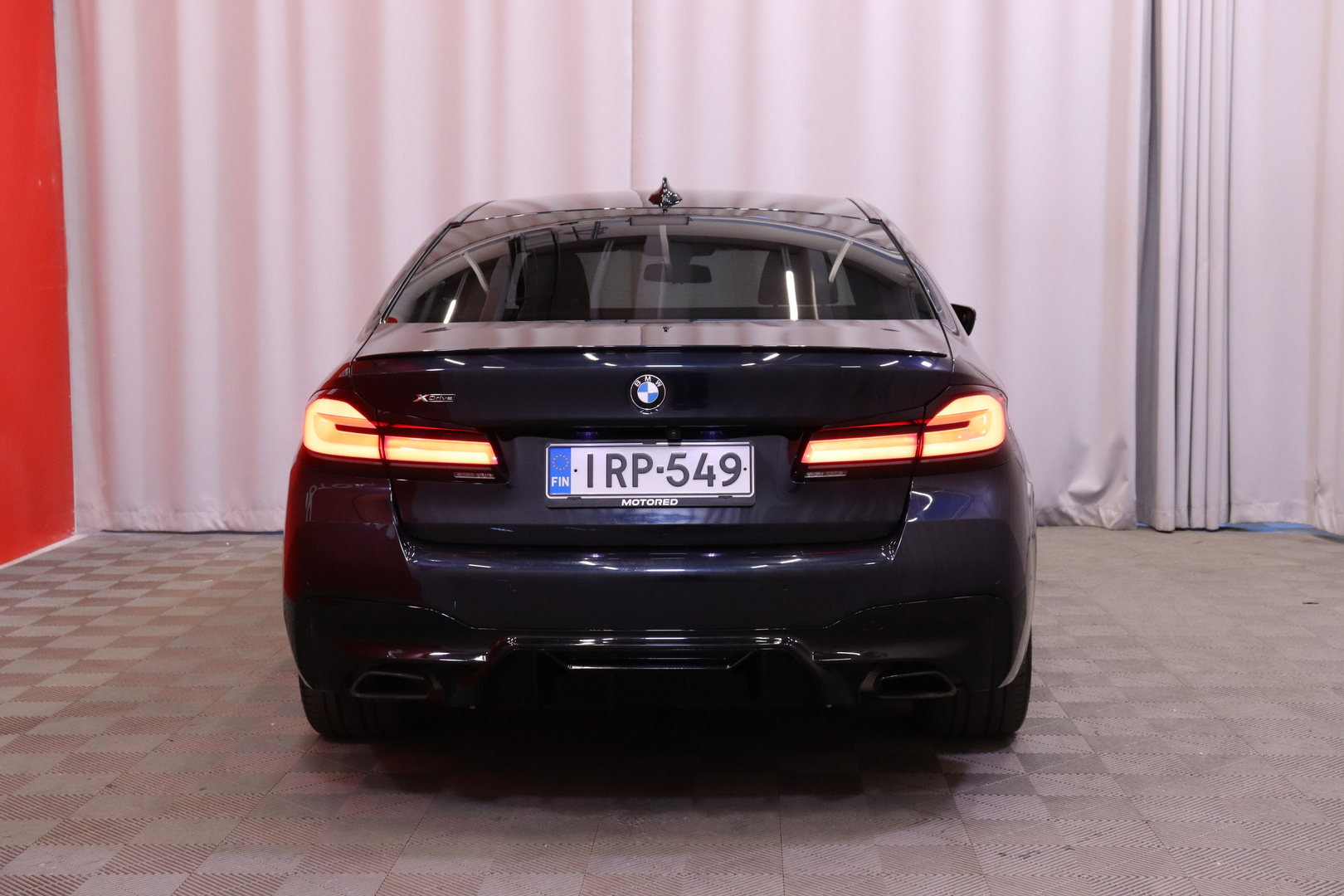 BMW - 545 - 545e xDrive Sedan // M-Sport / ACC / HUD / 360 / Nelipyöräohjaus / Soft Close / H&K / Laser ajovalot // - Sedan