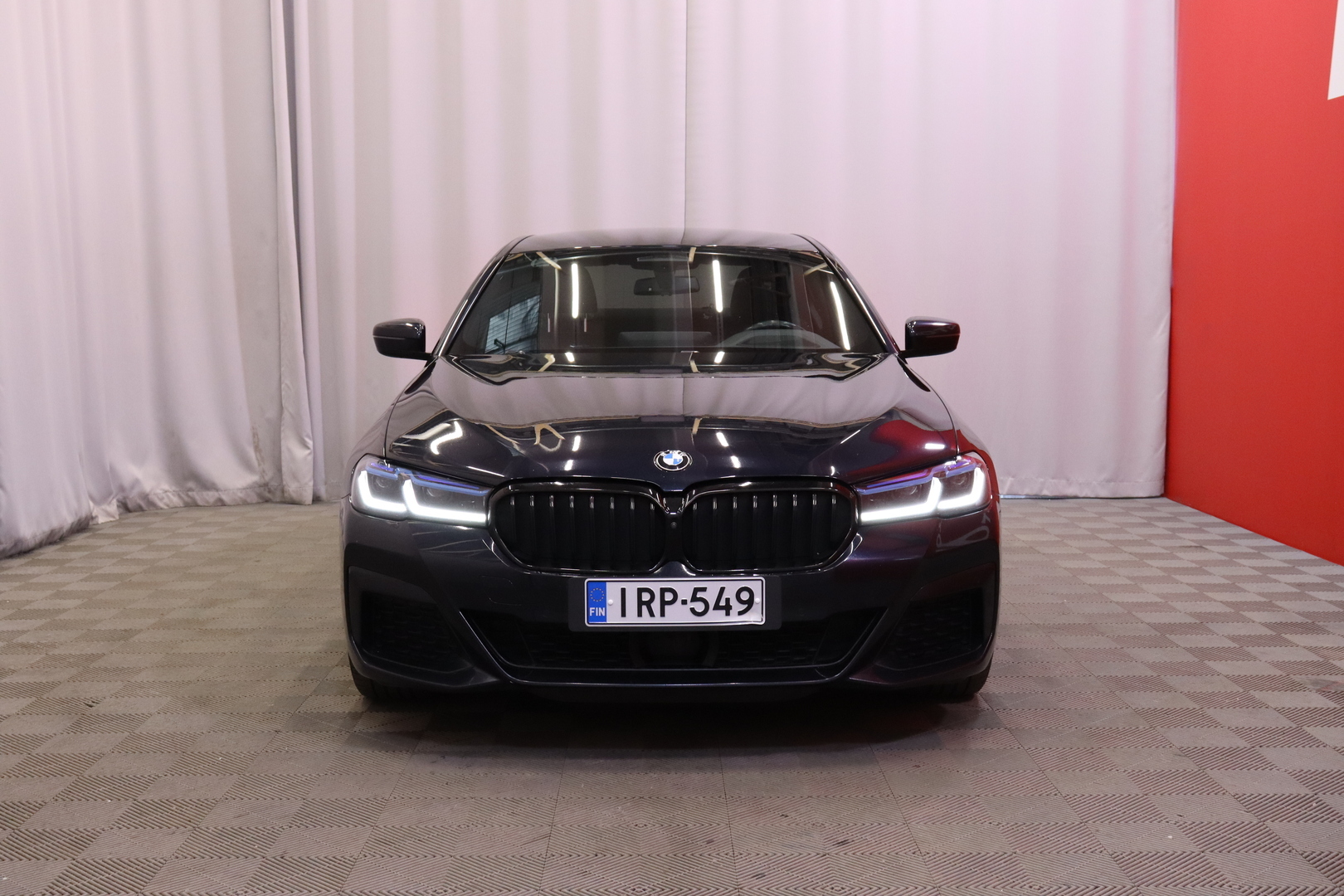 BMW - 545 - 545e xDrive Sedan // M-Sport / ACC / HUD / 360 / Nelipyöräohjaus / Soft Close / H&K / Laser ajovalot // - Sedan