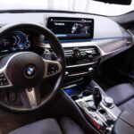 BMW - 545 - G30 Sedan 545e xDrive A M Sport // Laser / ACC / Koukku / Urheiluistuimet / Hifi / Ambient / Ratinlämmitin // - Sedan