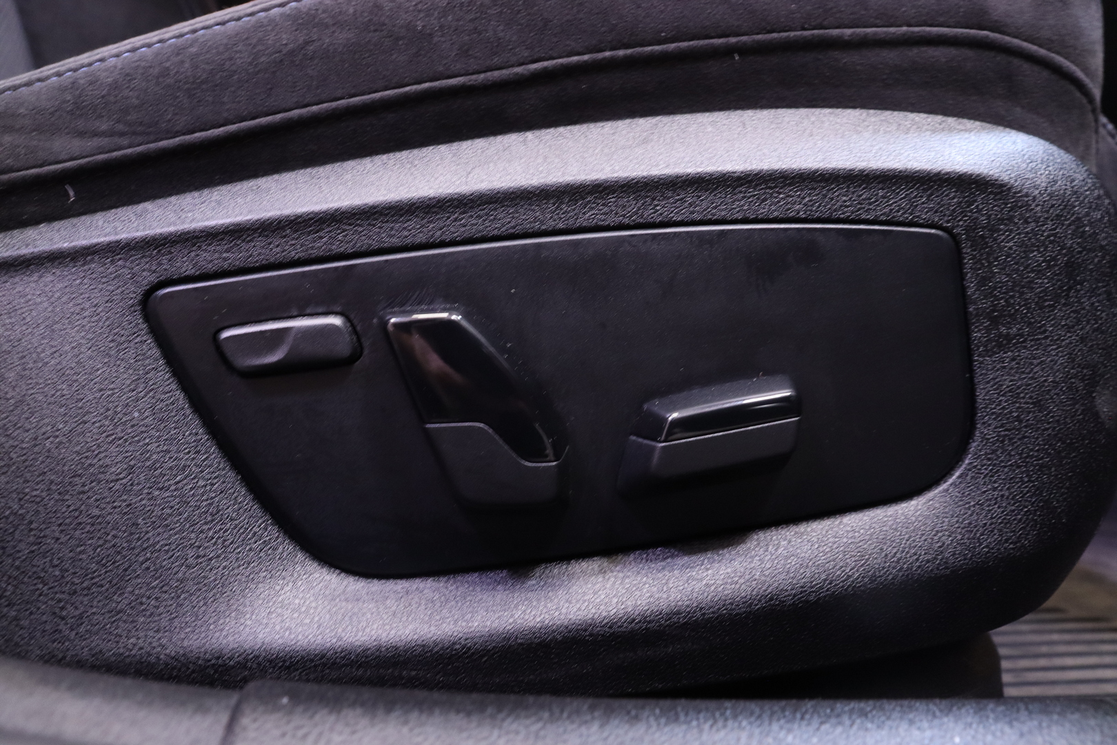 BMW - 545 - G30 Sedan 545e xDrive A M Sport // Laser / ACC / Koukku / Urheiluistuimet / Hifi / Ambient / Ratinlämmitin // - Sedan