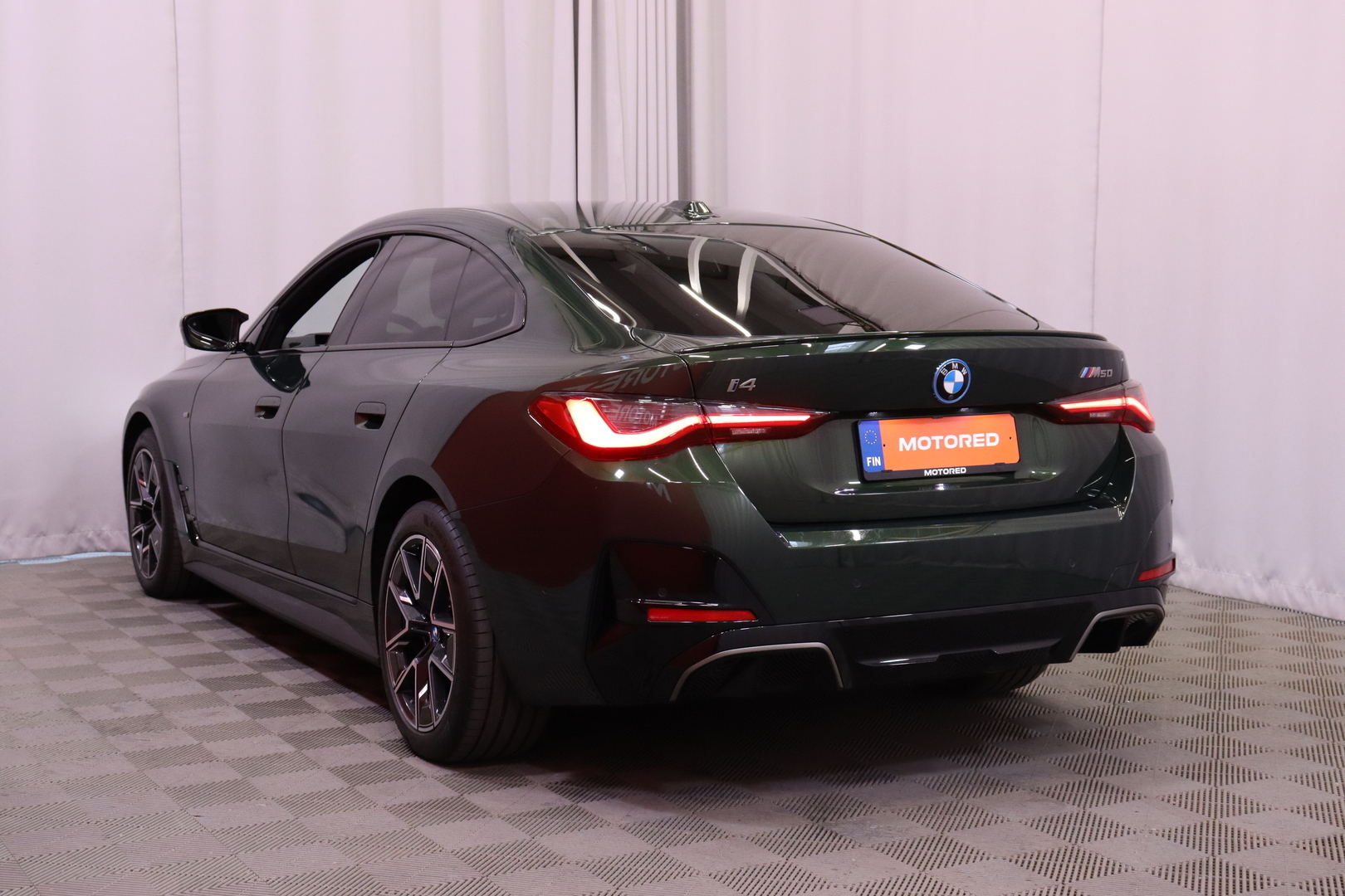 BMW - I4 M50 - Super Charged // Laser / Harman&Kardon / HUD / Lasikatto / Vetokoukku / ACC / 360° / Sanremo Green / Adapt. M-alusta // - Sedan