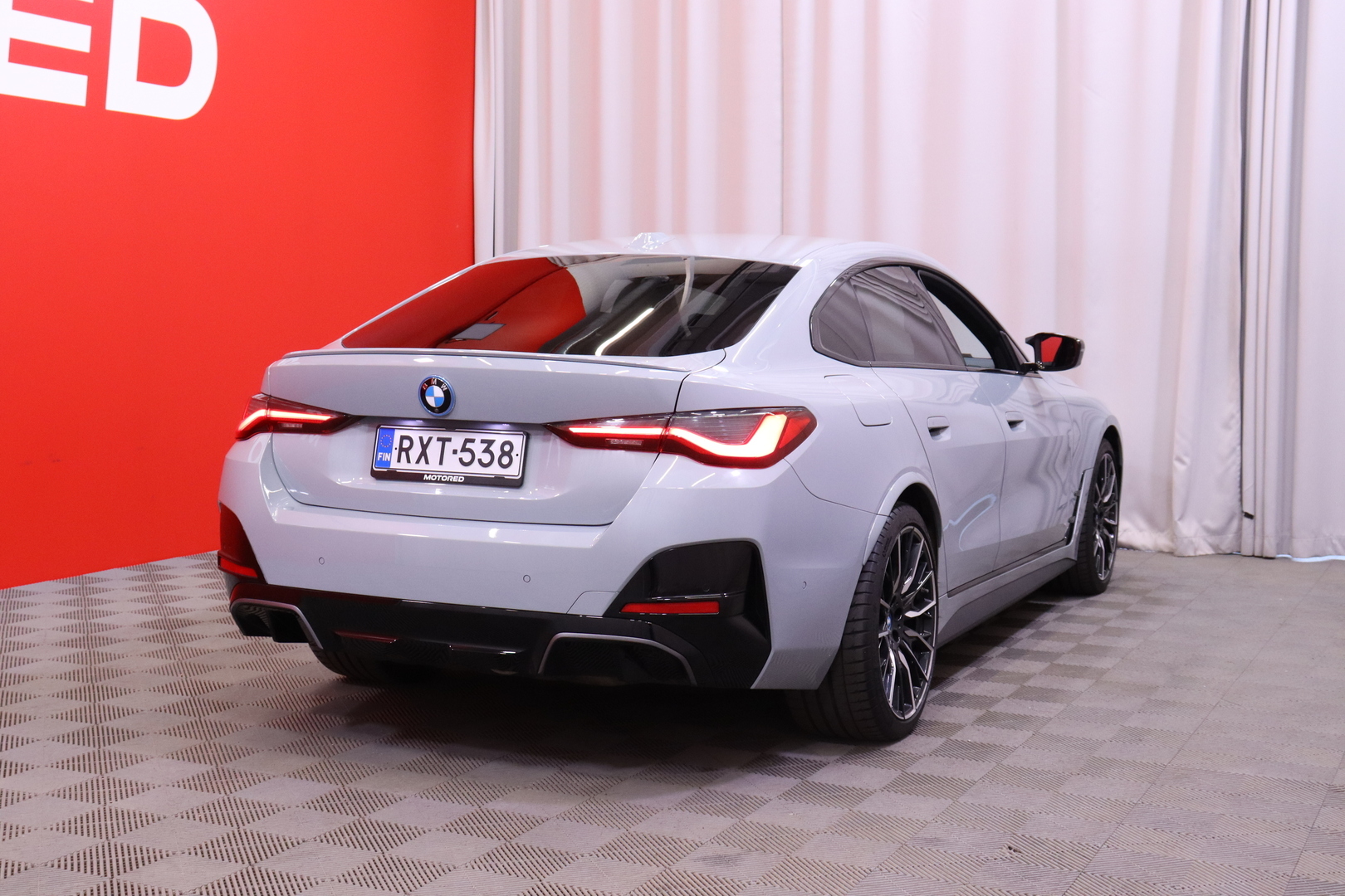 BMW - I4 M50 - Fully Charged // Laser / Harman&Kardon / HUD / ACC / M Sport Pro / Vetokoukku / Muistipenkki / Comfort access // - Sedan