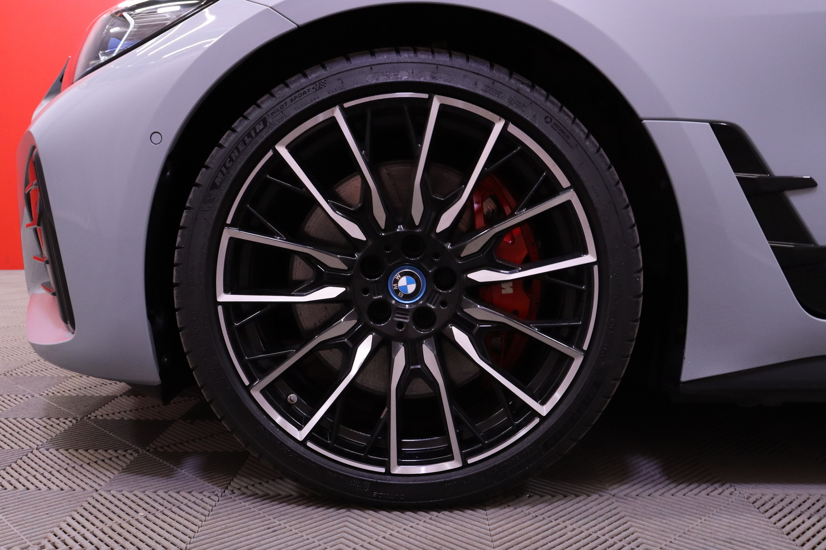BMW - I4 M50 - Fully Charged // Laser / Harman&Kardon / HUD / ACC / M Sport Pro / Vetokoukku / Muistipenkki / Comfort access // - Sedan