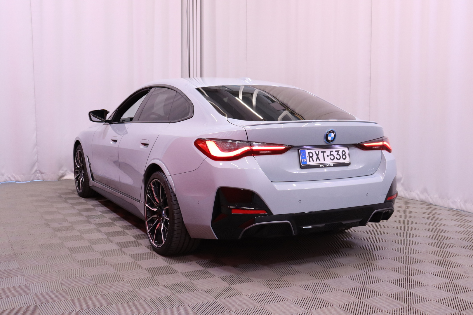 BMW - I4 M50 - Fully Charged // Laser / Harman&Kardon / HUD / ACC / M Sport Pro / Vetokoukku / Muistipenkki / Comfort access // - Sedan
