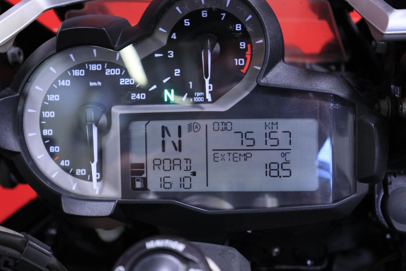 BMW - R - 1200GS Adventure // Dynamic ESA / Huoltokirja / 3x laukut / Navi / Keyless // - Moottoripyörä