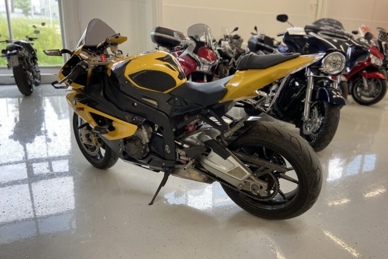 BMW - S - 1000RR // Akrapovic / 30tkm huolto tehty / Suomi-pyörä / DTC / ABS / Shifter // - Moottoripyörä