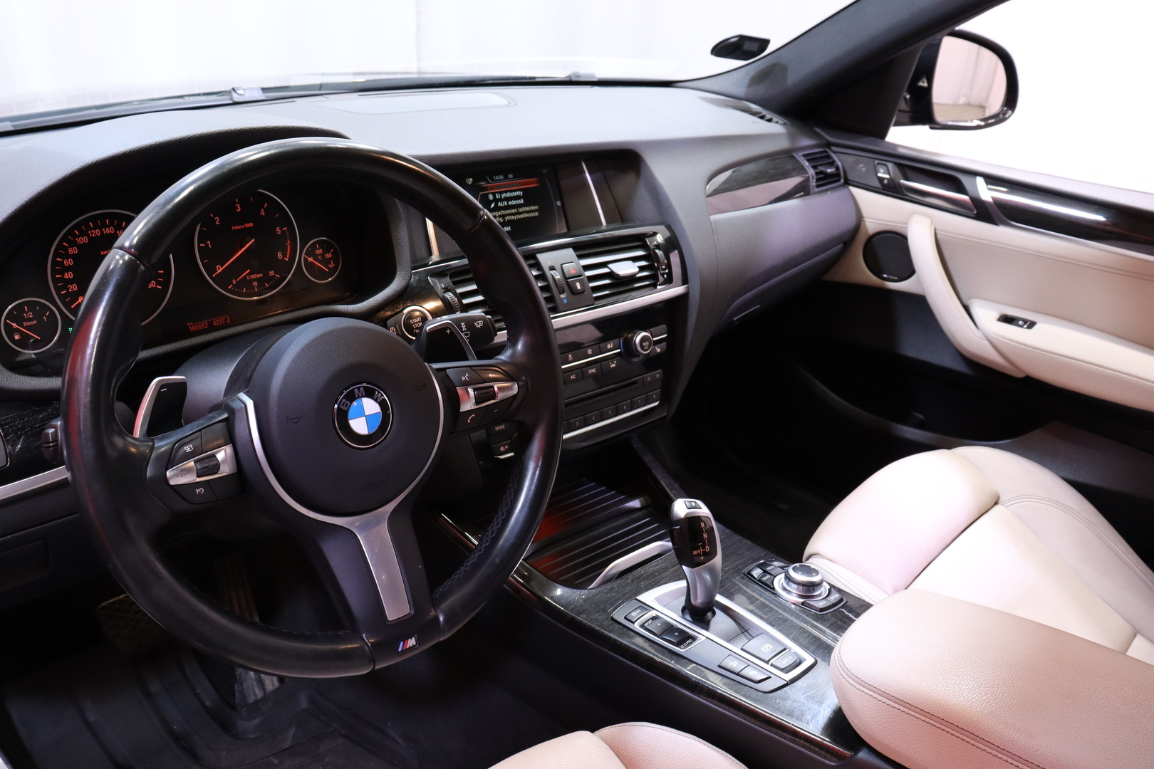 BMW - X4 - F26 LCI xDrive20d A Business M Sport // Suomi-auto / Ei AdBlue / Sport.Alusta / Harman&Kardon / Webasto // - Sedan