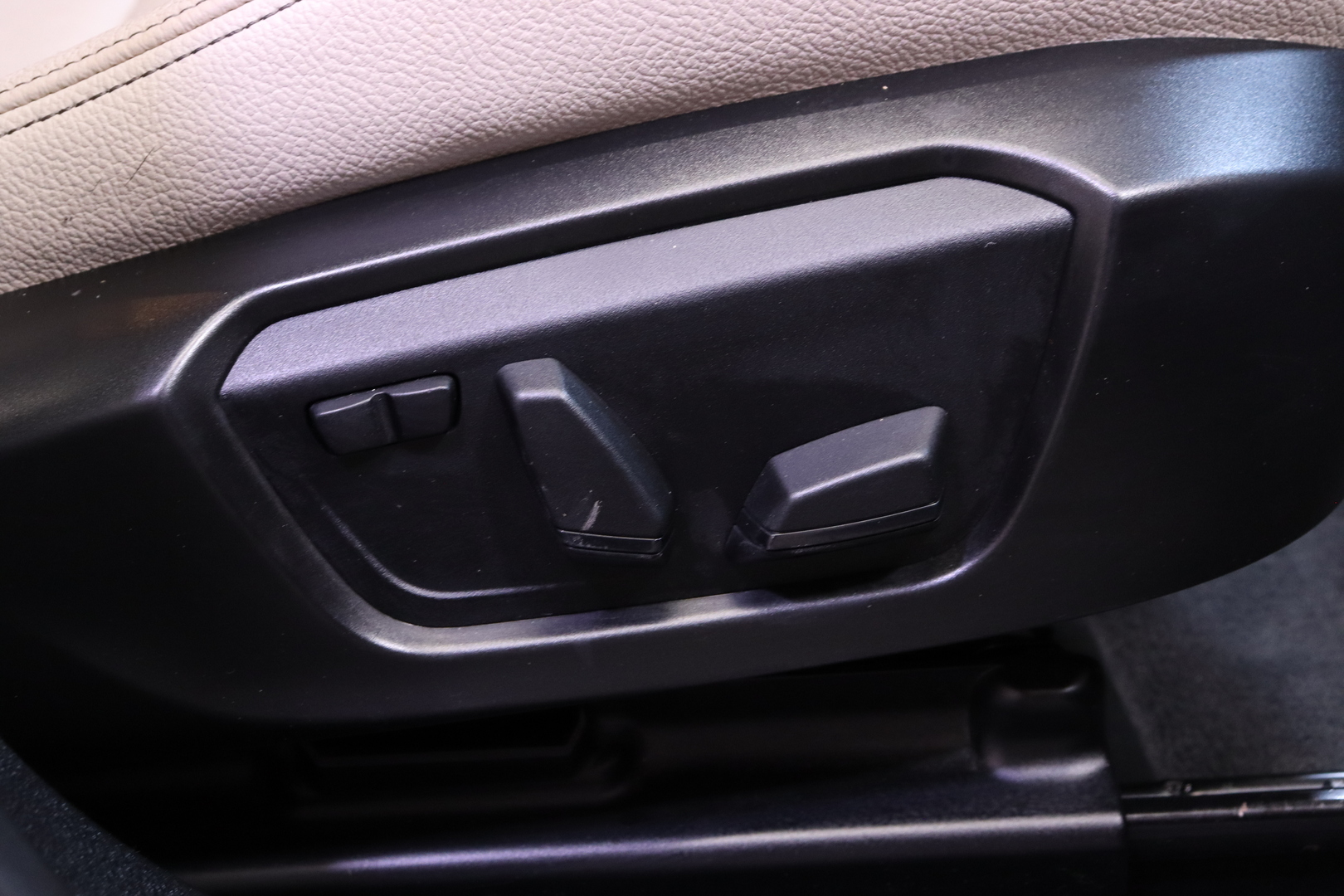 BMW - X4 - F26 LCI xDrive20d A Business M Sport // Suomi-auto / Ei AdBlue / Sport.Alusta / Harman&Kardon / Webasto // - Sedan