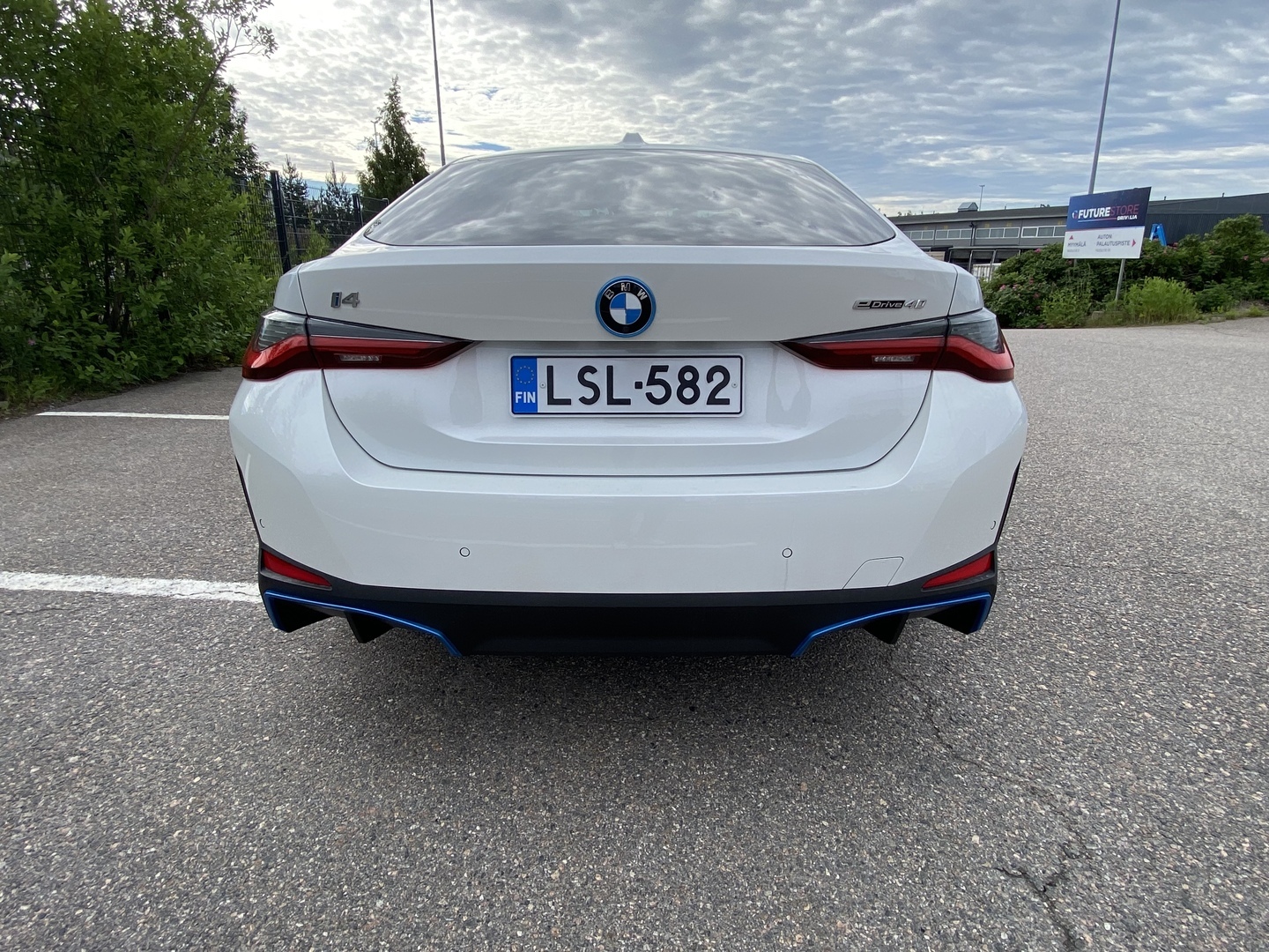 BMW - i4 - i4 eDrive40 Sedan (AA) 4ov A  // Harman/Kardon / 360° / P.tutkat / Nahkapenkit // - Sedan