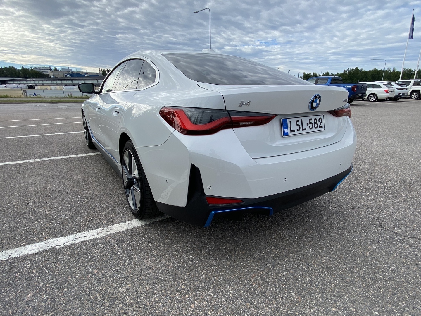 BMW - i4 - i4 eDrive40 Sedan (AA) 4ov A  // Harman/Kardon / 360° / P.tutkat / Nahkapenkit // - Sedan
