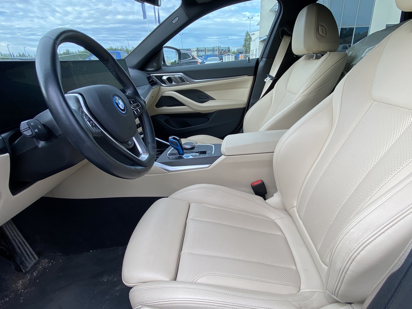 BMW - i4 - i4 eDrive40 Sedan (AA) 4ov A  // Harman/Kardon / 360° / P.tutkat / Nahkapenkit // - Sedan