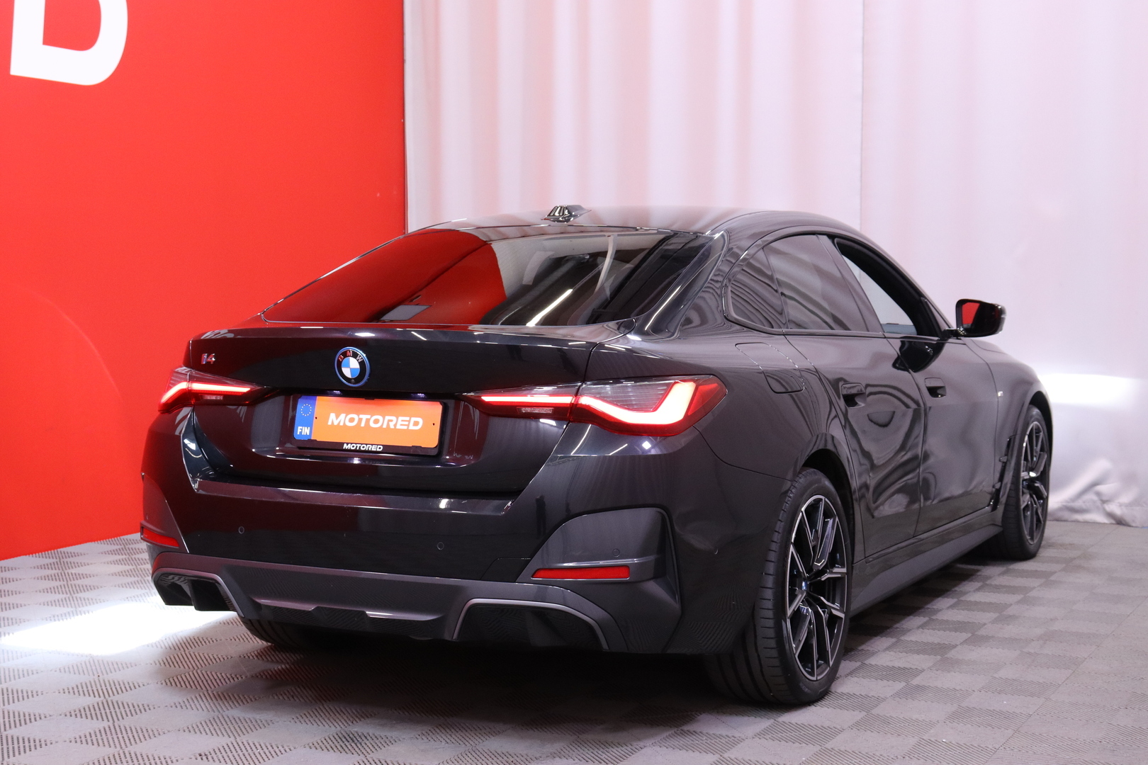 BMW - i4 - eDrive40 M Sport // Laser / ACC / 360-kamera / Koukku / Hifit / Parking assistant plus / Ambient / Navi // - Sedan