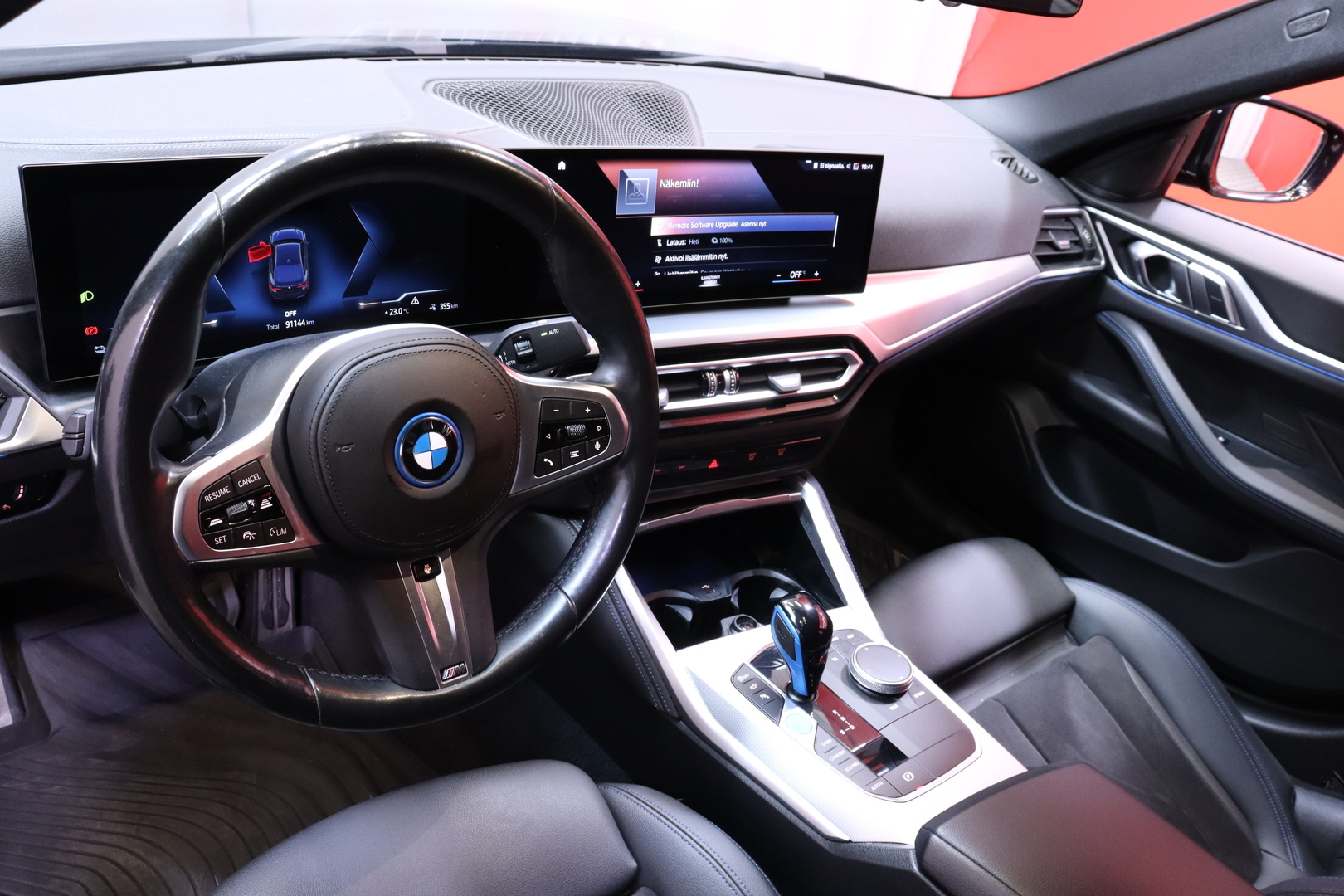 BMW - i4 - eDrive40 M Sport // Laser / ACC / 360-kamera / Koukku / Hifit / Parking assistant plus / Ambient / Navi // - Sedan