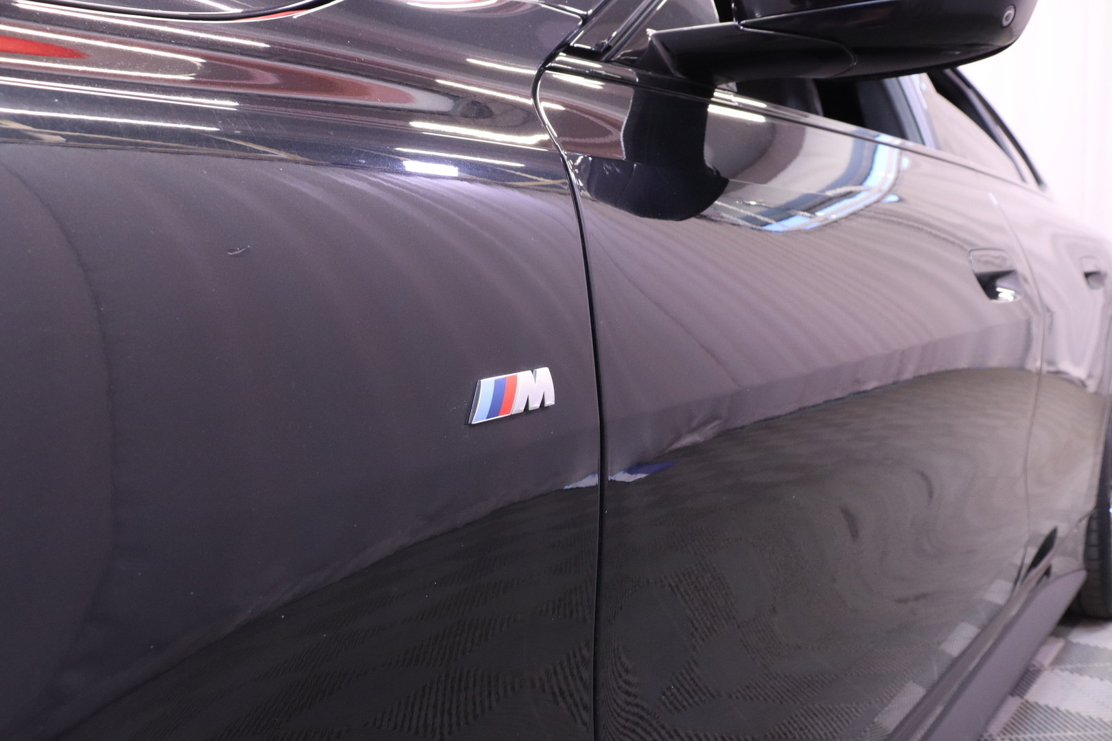 BMW - i4 - eDrive40 M Sport // Laser / ACC / 360-kamera / Koukku / Hifit / Parking assistant plus / Ambient / Navi // - Sedan